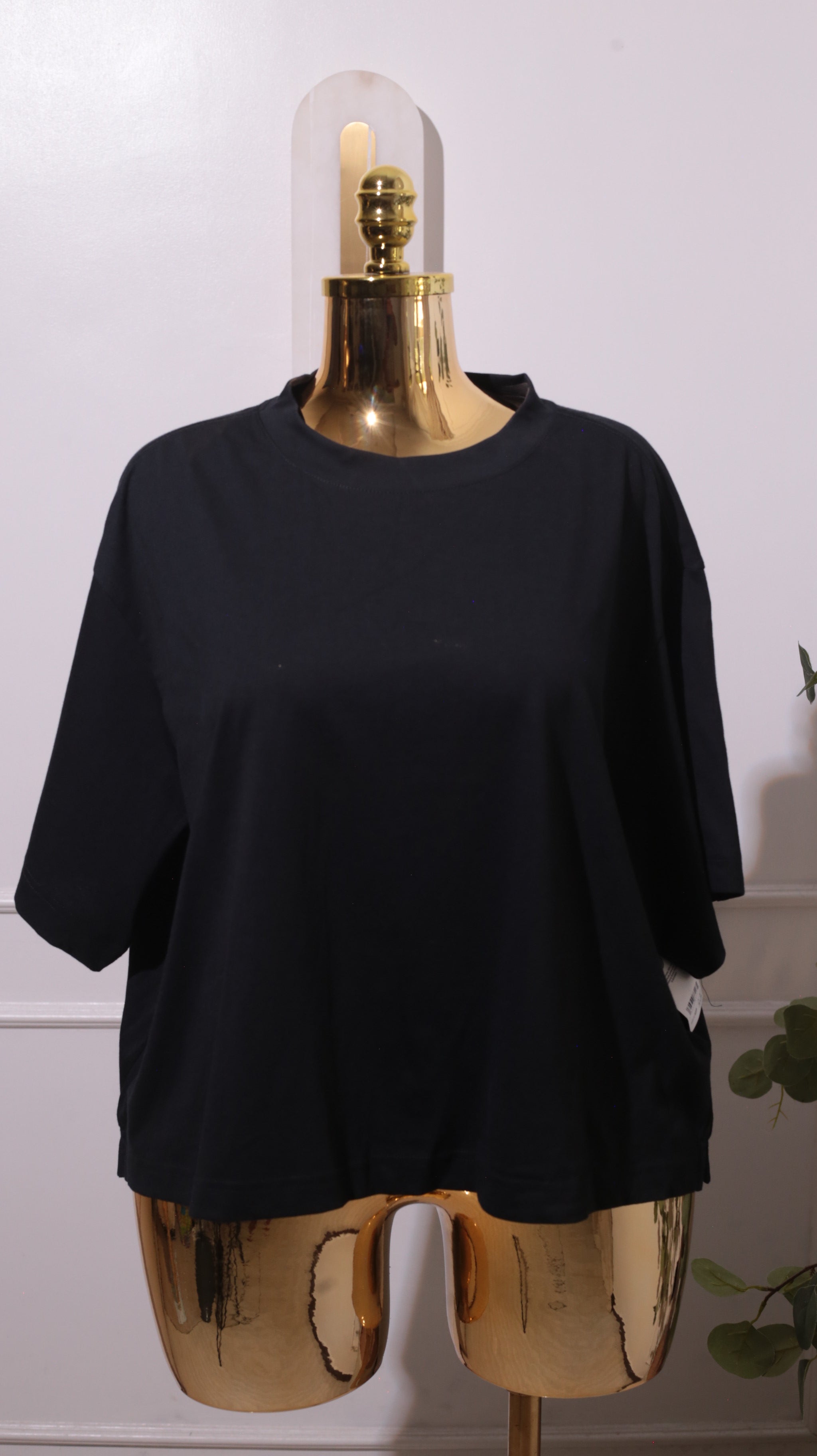 A Plain Black Short-sleeved T-shirt