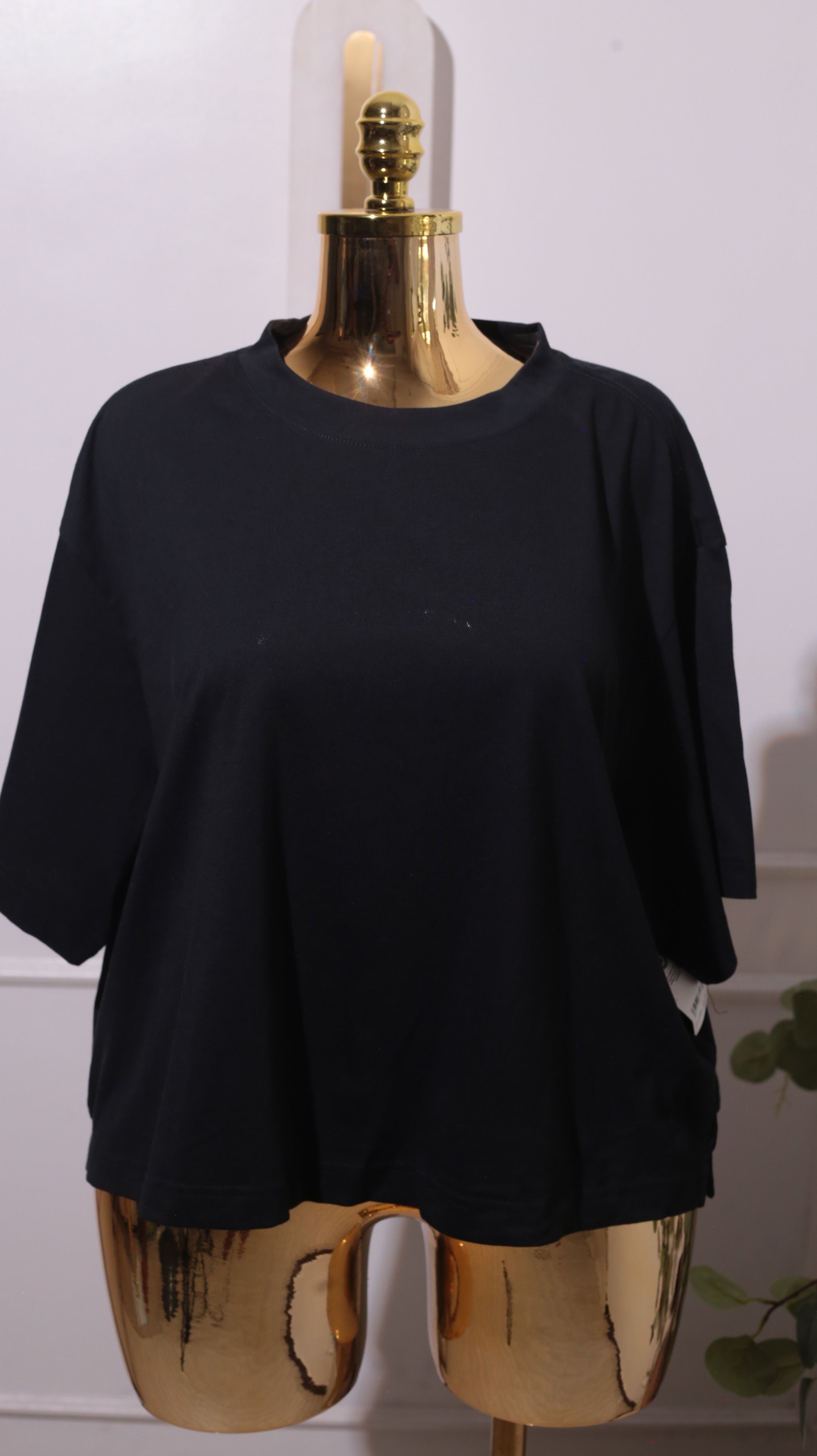 A Plain Black Short-sleeved T-shirt