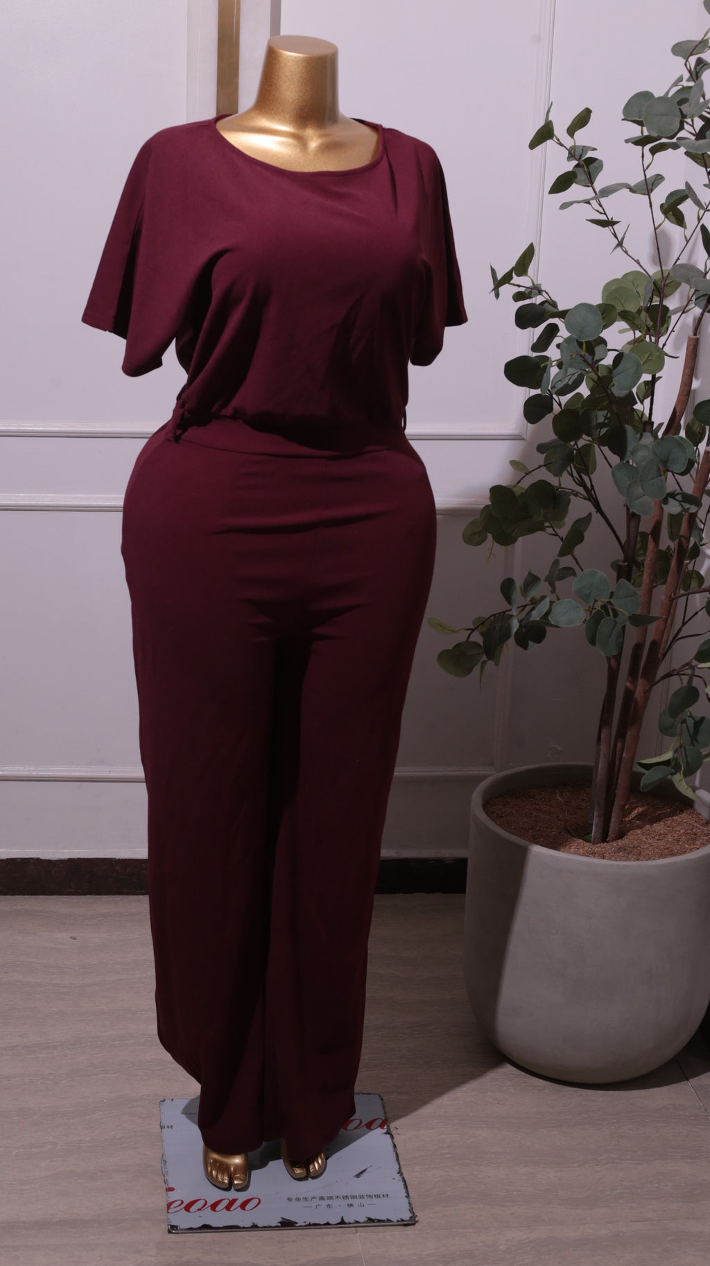 A Women's Short-sleeve, Wide-leg Jumpsuit In A Burgundy Or Wine Red Color