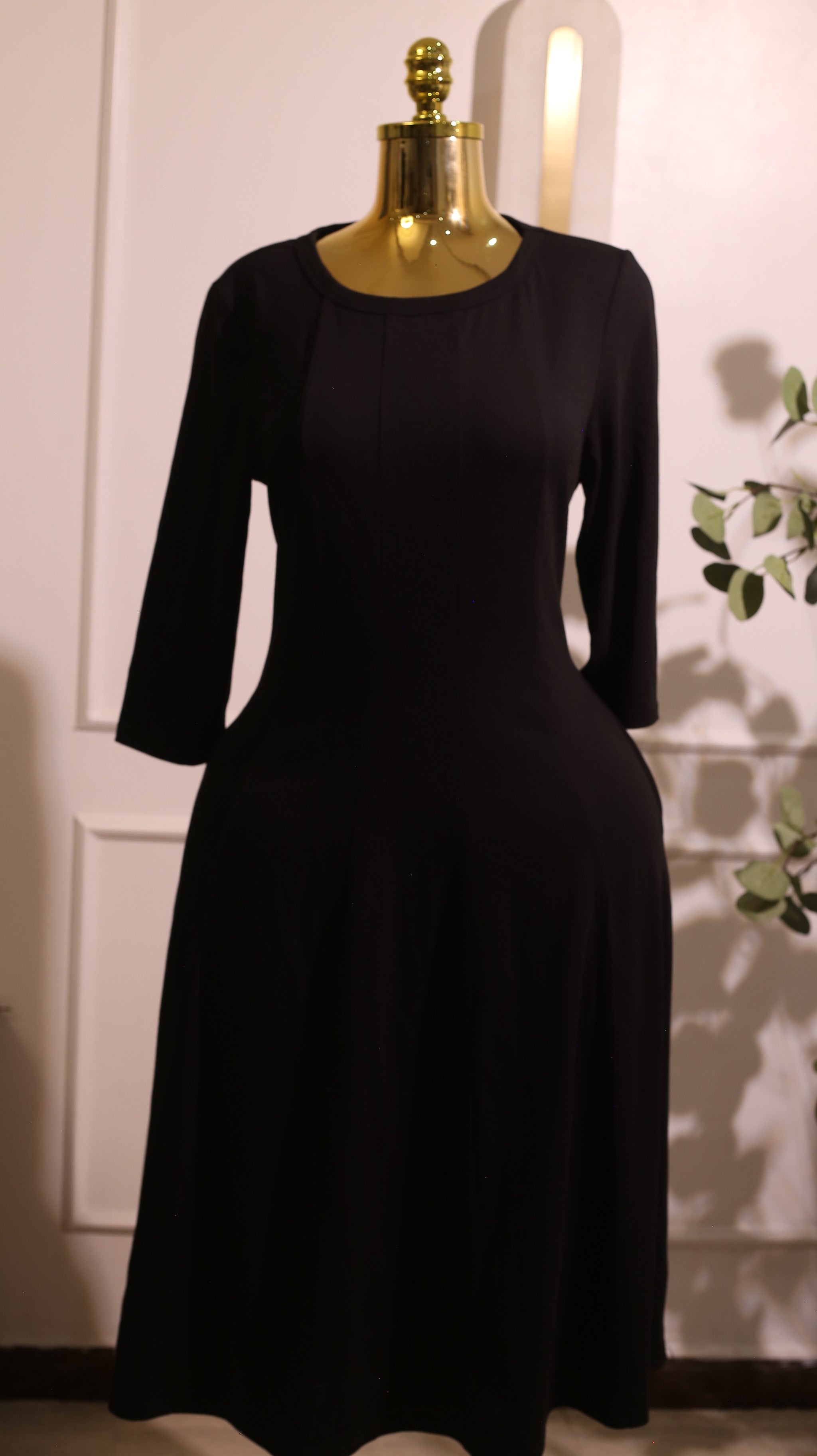 Black 3/4 Sleeve A-Line Midi Dress (Medium)
