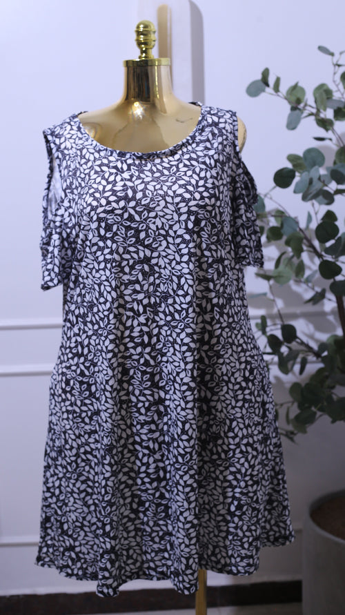 Black And White Leaf-patterned Casual Dress