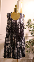 Black And White Patterned Sleeveless Dress With Pockets