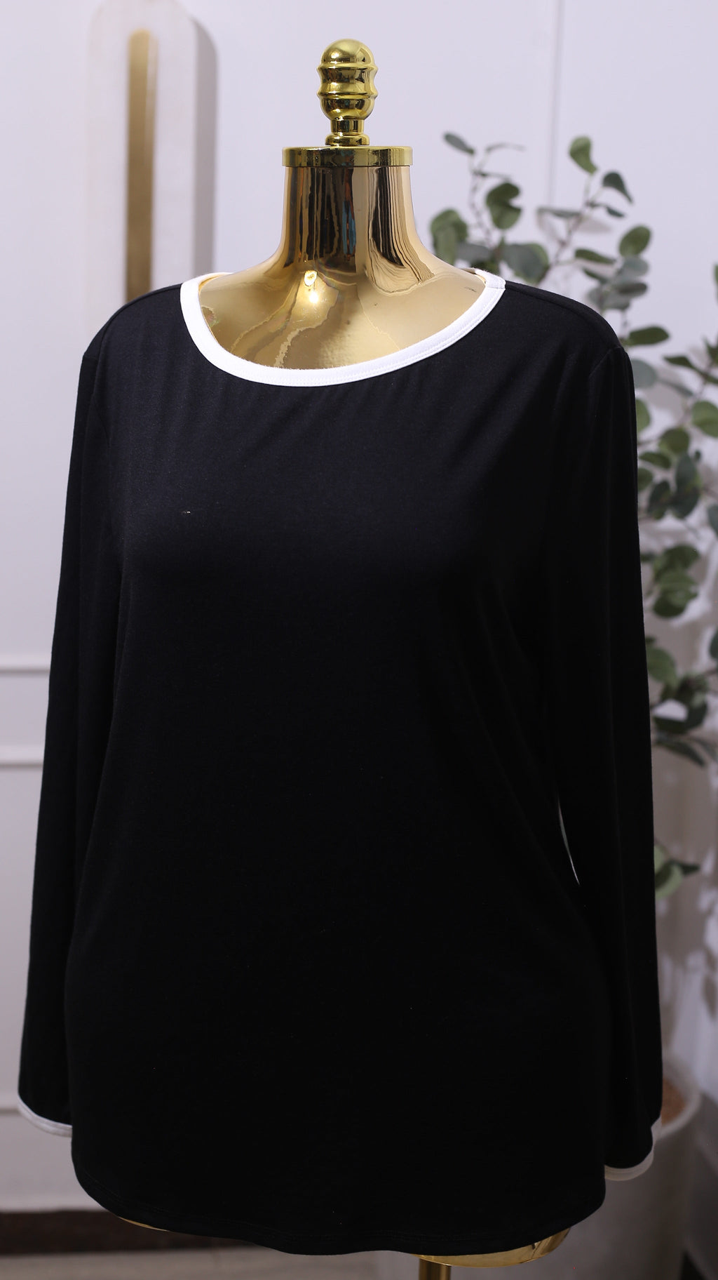 Black Long-sleeved Shirt With White