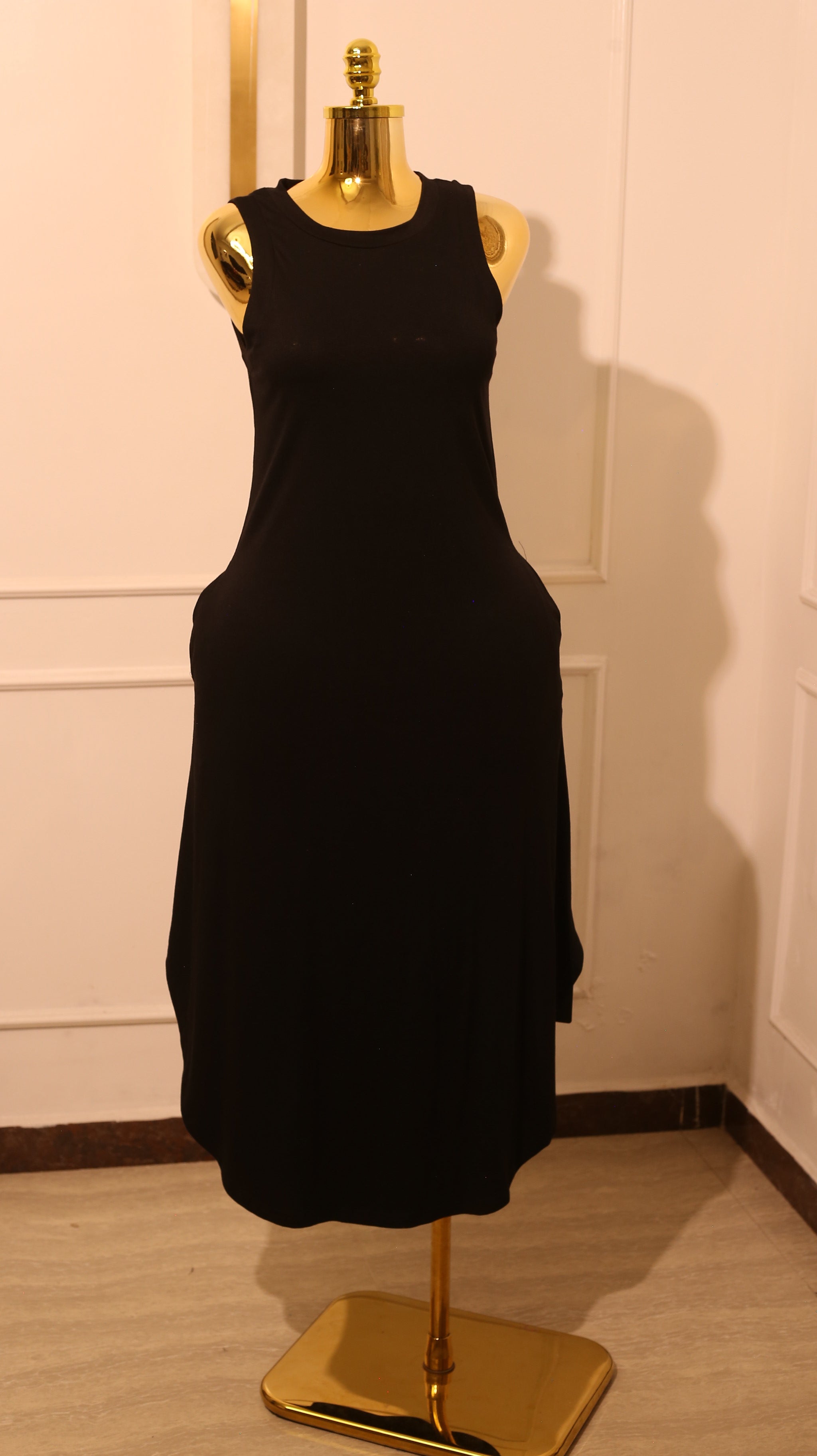 Black Sleeveless Midi Dress – Small