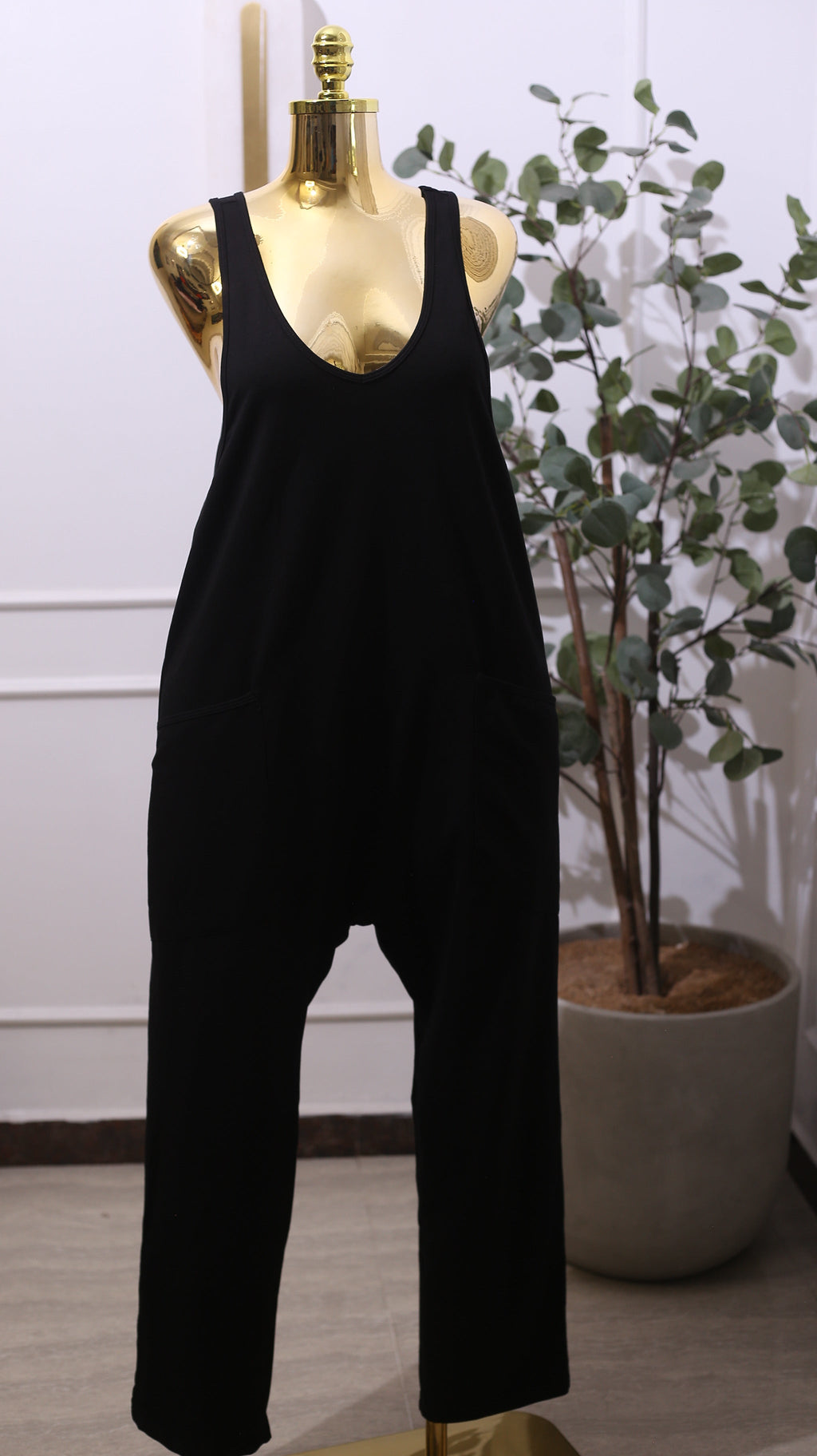 Black Relaxed-fit V-NECK Sleeveless Jumpsuit With Pockets