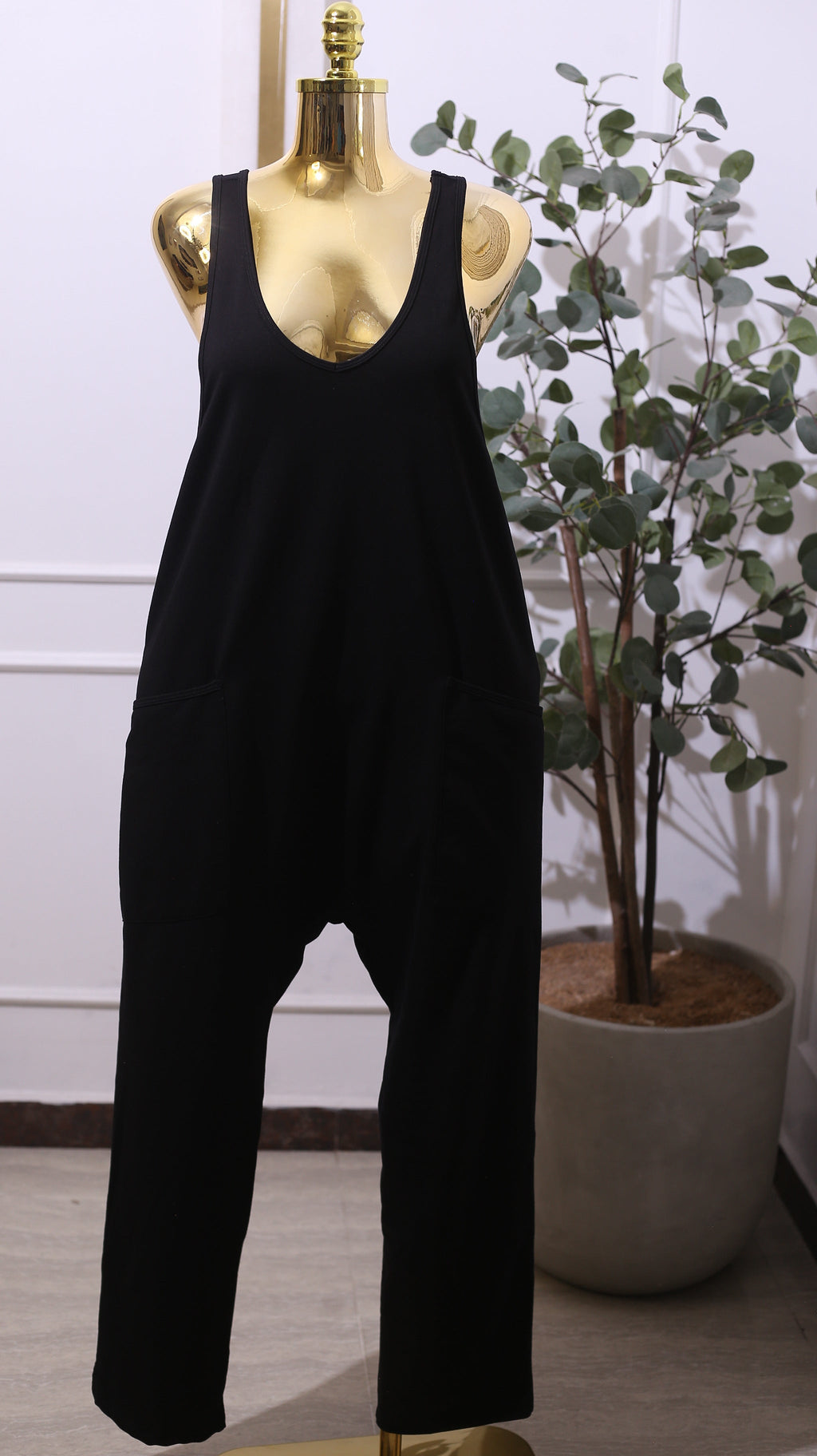 Black Relaxed-fit V-NECK Sleeveless Jumpsuit With Pockets