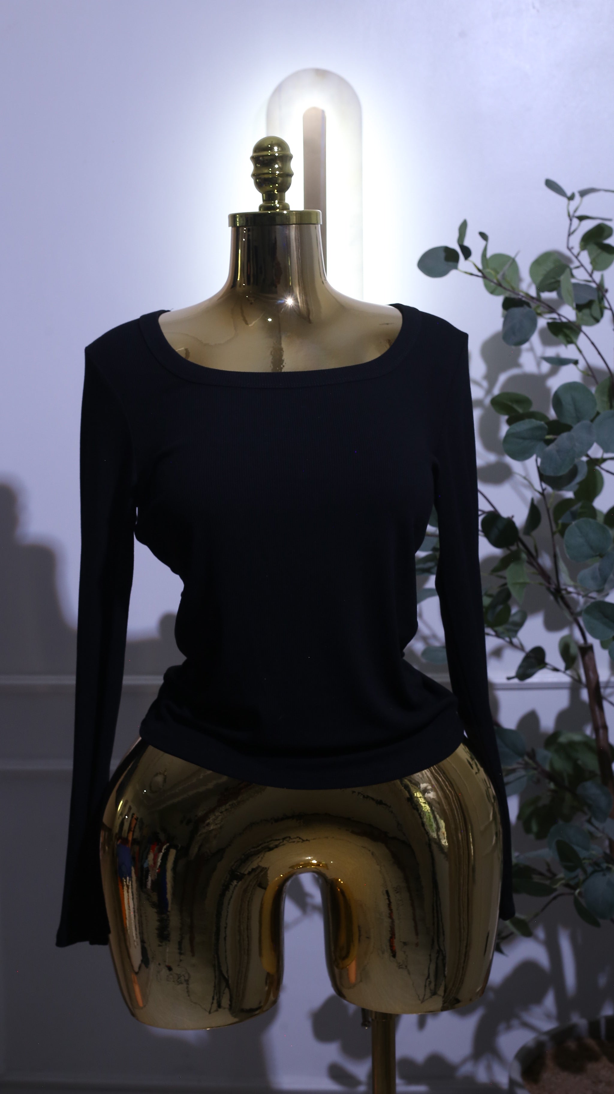 Black Round-Neck Long-Sleeve T-Shirt
