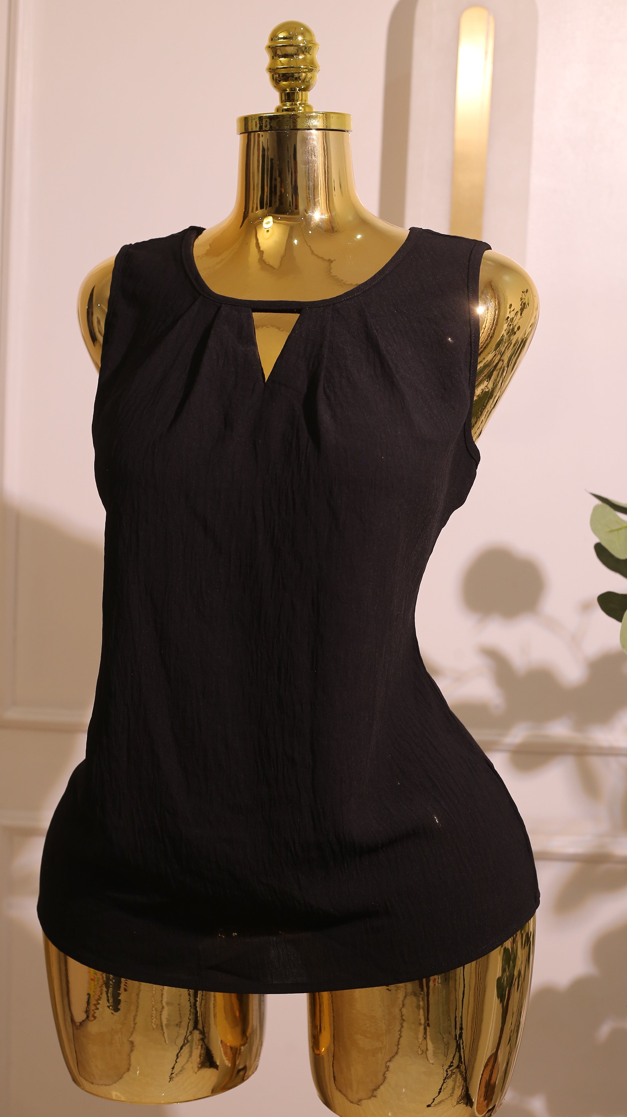 Black Sleeveless Keyhole Blouse (Medium)