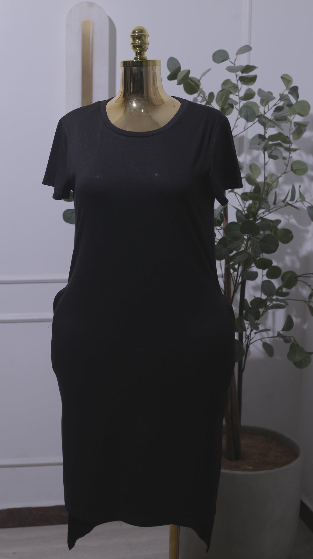 Black Short-Sleeve Bodycon Midi Dress