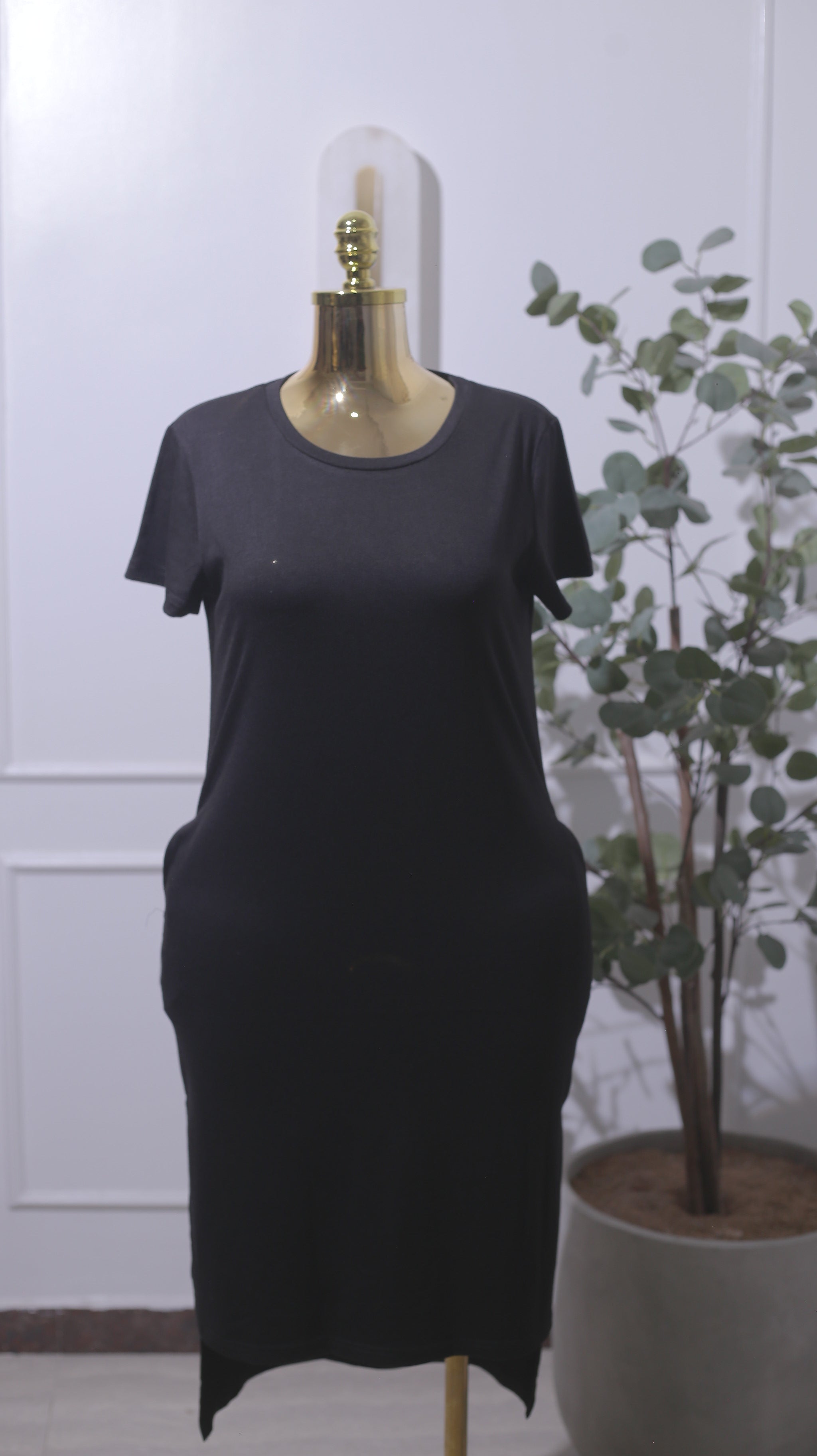 Black Short-Sleeve Bodycon Midi Dress