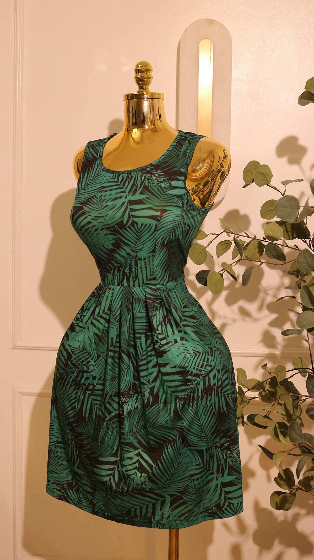 Green Leaf Print Sleeveless Dress (Small)