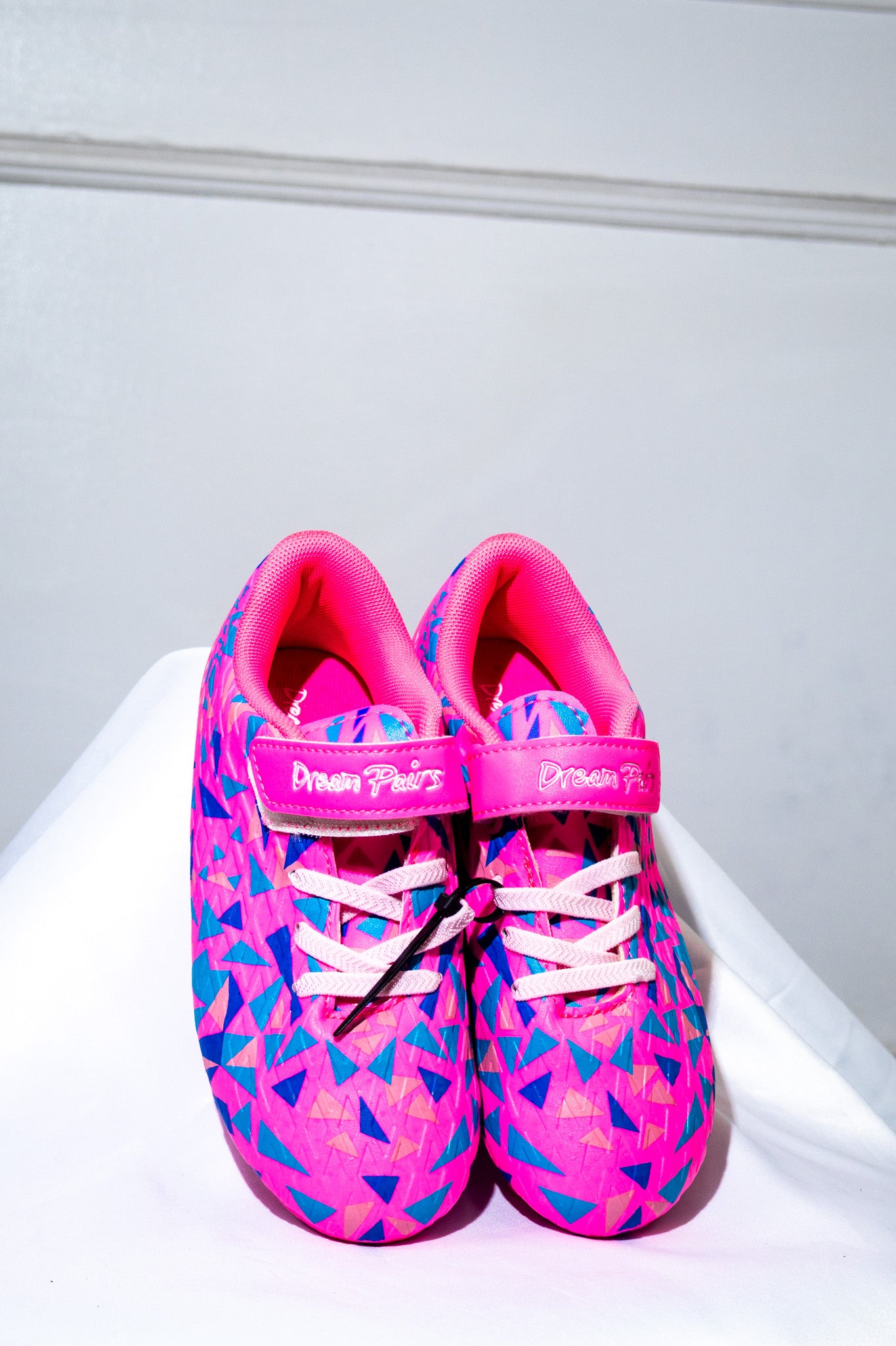 Kids Fuchsia Soccer Cleats