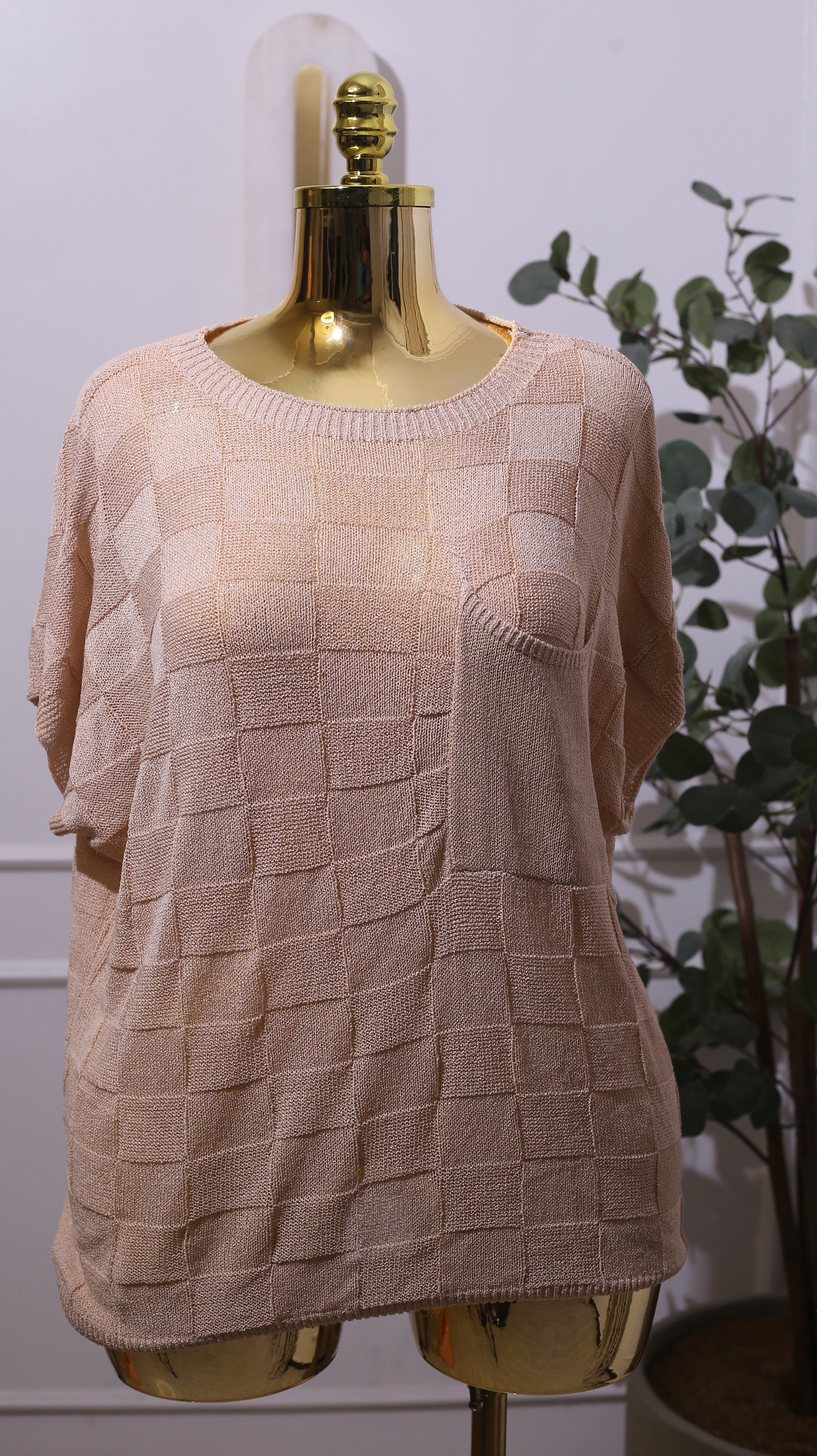 Lattice Textured Knit Short Sleeve Sweater In A Light Beige Or Khaki Color