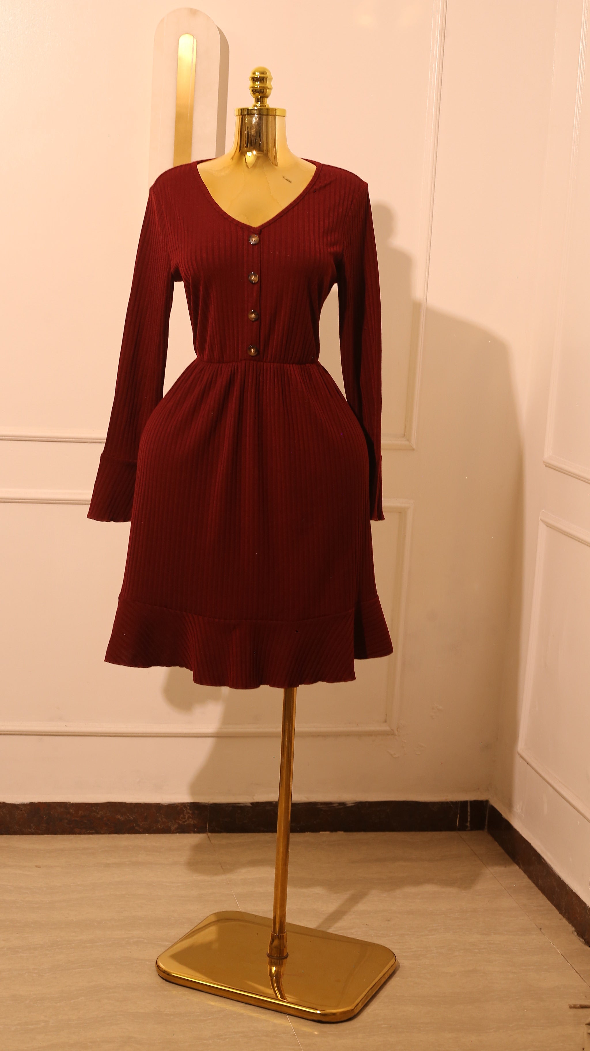 Ribbed V?Neck Knit Dress – Large