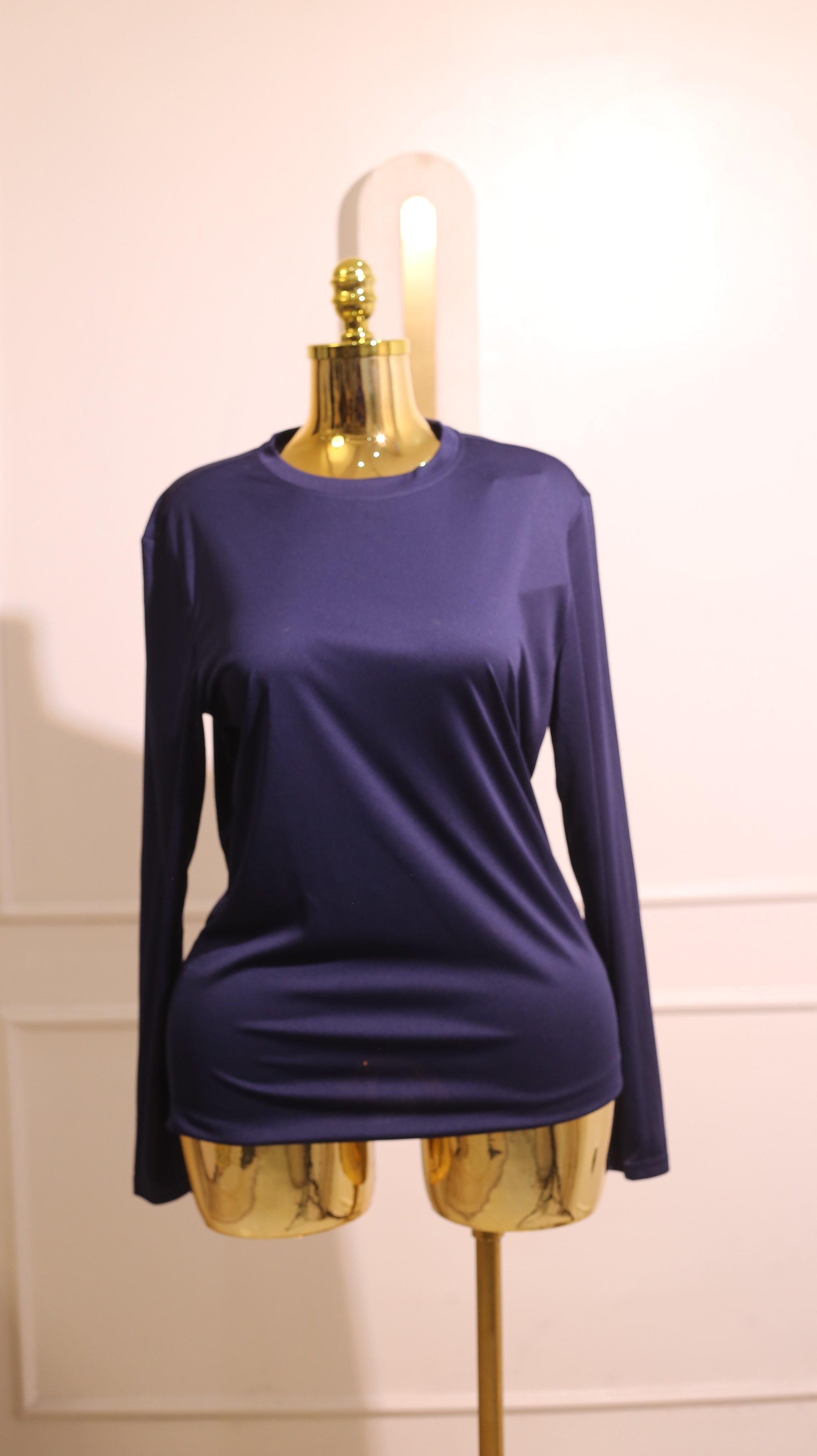 Navy Blue Men'S Long-Sleeve Performance Or Athletic T-Shirt, Likely Made From Moisture-Wicking, Quick-Dry Fabric With Upf 50+ Sun Protection