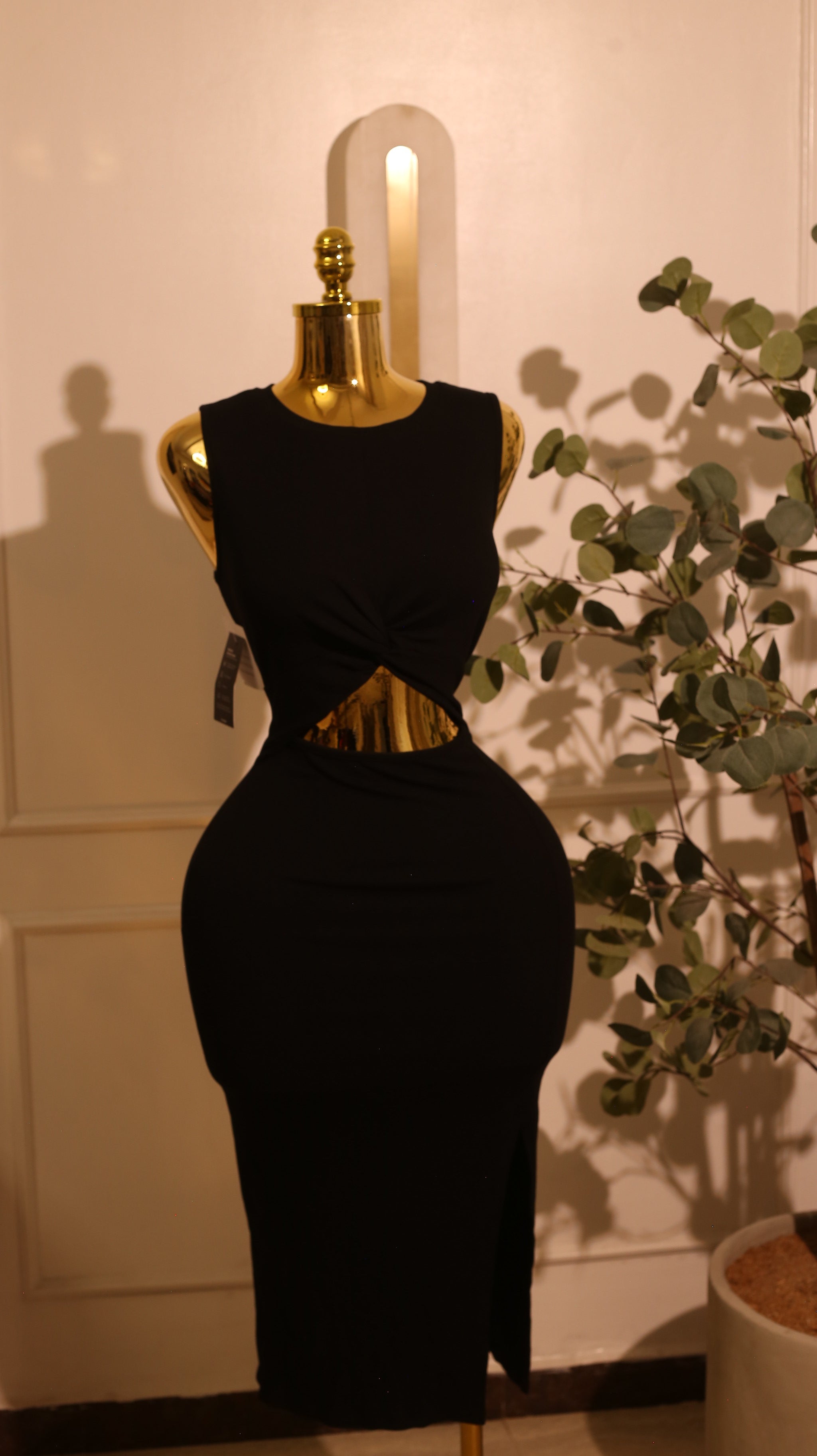 Oten Cut-Out Twist-Back Black Midi Dress (Large)