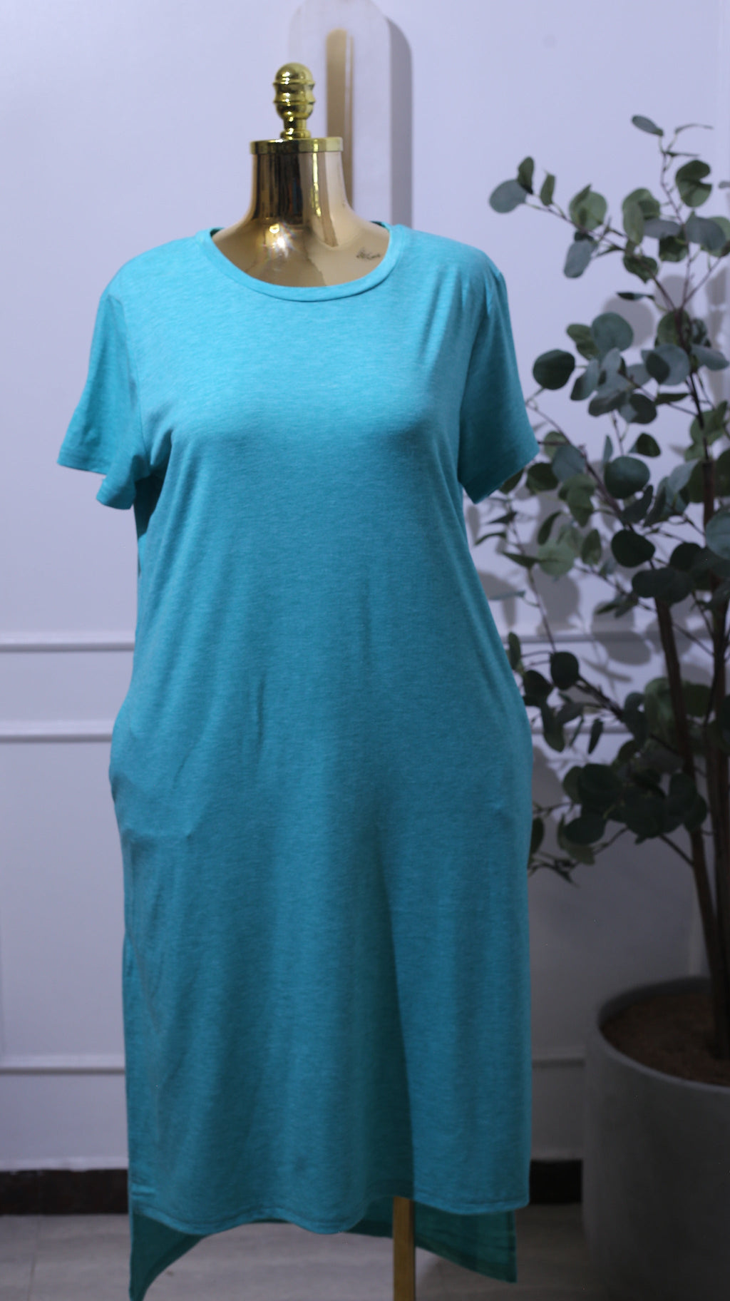 Plain Turquoise Dress With A Round Neckline And Short Sleeves