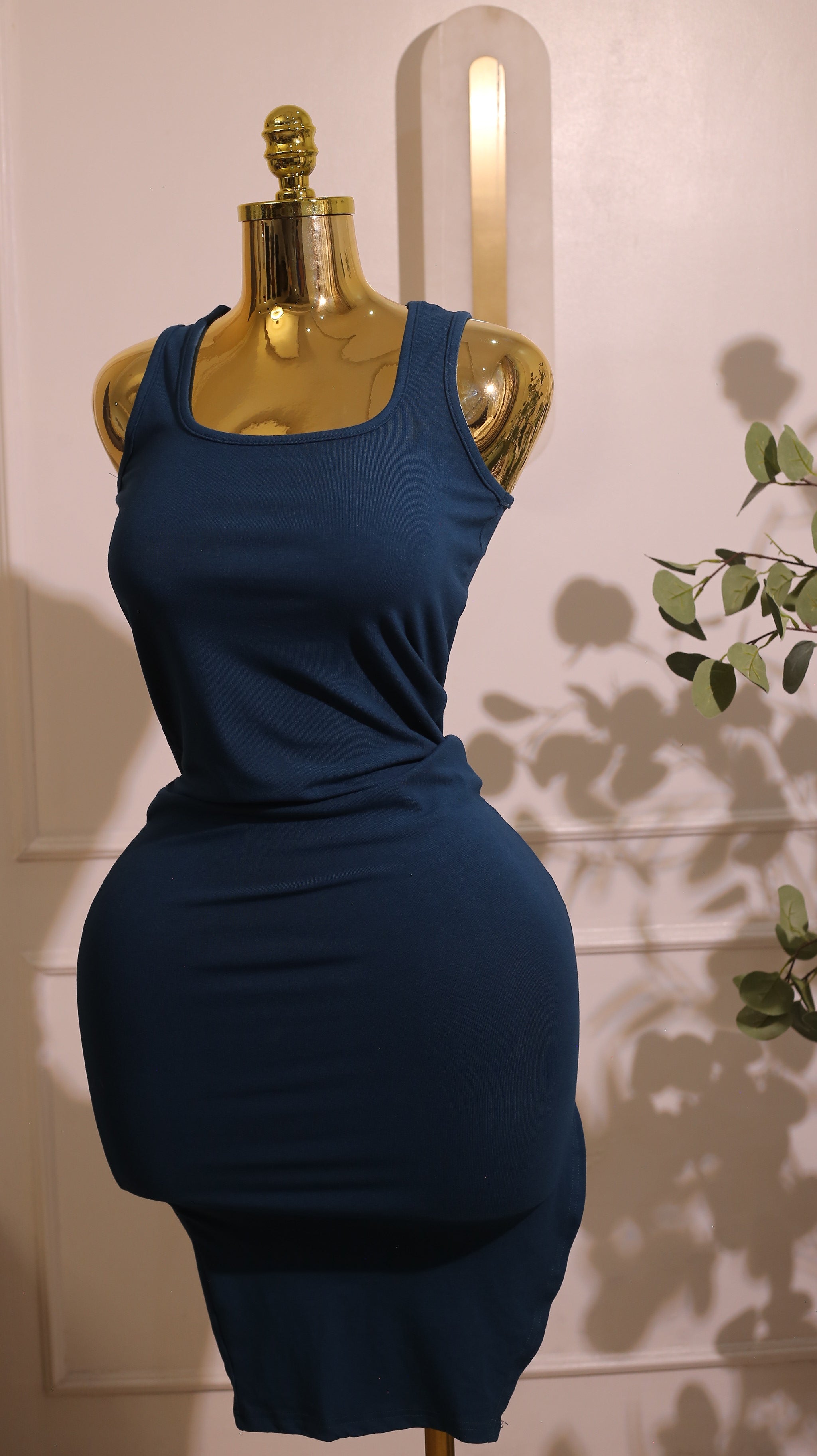 Sleeveless, Scoop Neck, Bodycon Midi Dress In A Teal Or Dark Blue Color. Size S) (Bust 31) ( Length 42)