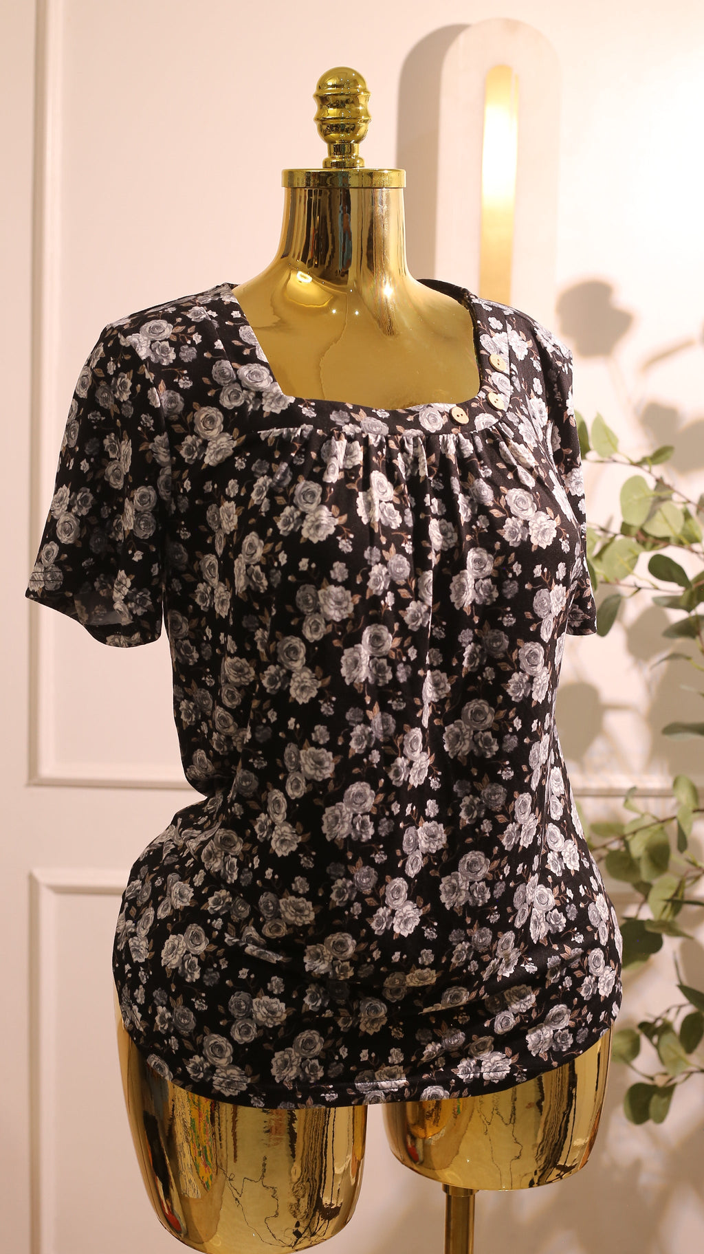 Women'S Black Floral Print Short-Sleeve Top